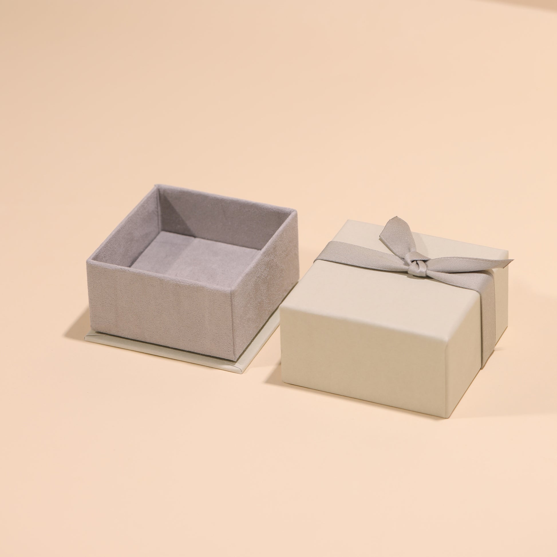 Jewerly Box With Ribbon