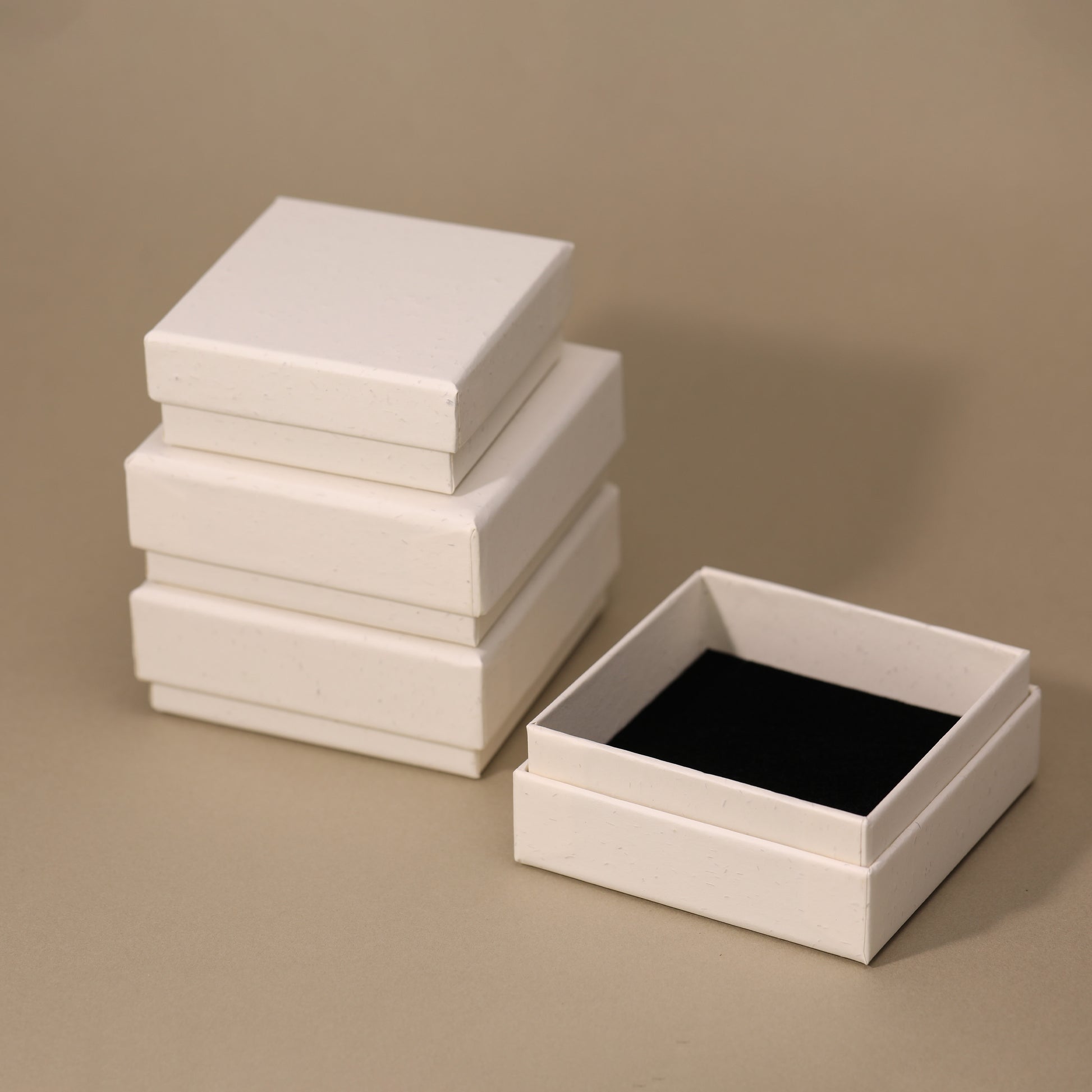 Ivory Grain Texture Rigid Jewelry Box Detail View